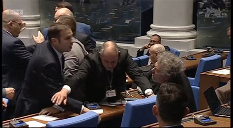 След сбутване и на косъм от бой депутатите отхвърлиха ветото на ...