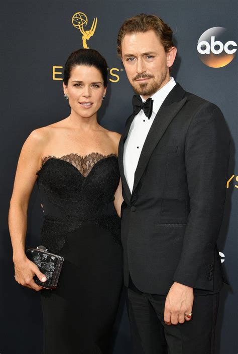 Neve Campbell Looks So Good At The Emmys We Want To Scream Neve