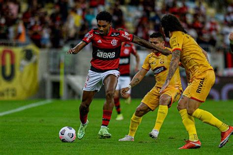 Vitinho Iguala Arrascaeta E Se Torna O L Der De Assist Ncias Do