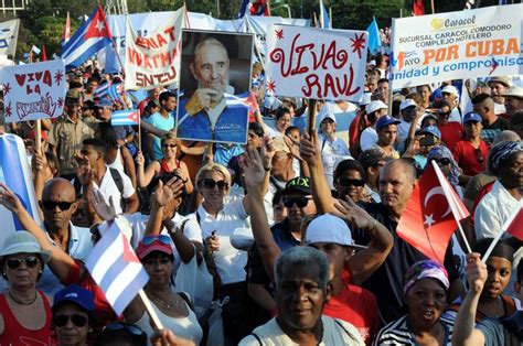 Cuba Por Un Compacto Desfile El Ero De Mayo Radio Reloj Emisora