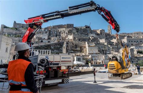 Loader cranes manufacturer since 1965 - Fassi Crane