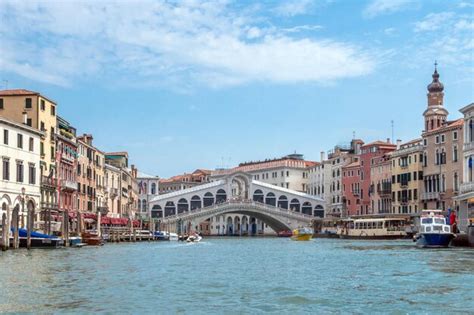 Premium Photo | Rialto bridge in venice