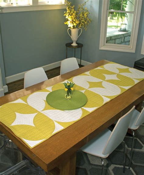 One Wonderful Curve Sew Kind Of Wonderful Drunkards Path Quilt Modern Table Runners