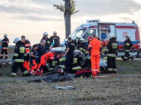 Dramatyczna Akcja Ratunkowa Po Wypadku W Kotomierzu Poszkodowane