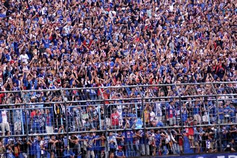 Suarakan Persatuan Aremania Siap Bentangkan Bendera Merah Putih Di