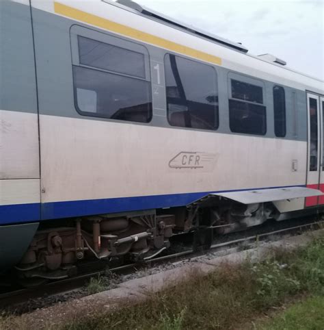 Foto Un tren CFR care circula spre Făgăraș a luat foc 150 de