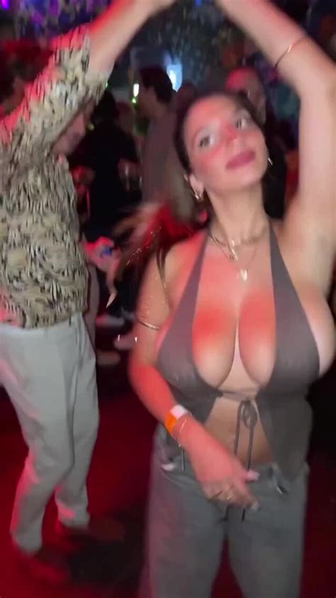 What S The Name Of This Girl With Big Tits 1 Reply 1745406 NameThatPorn
