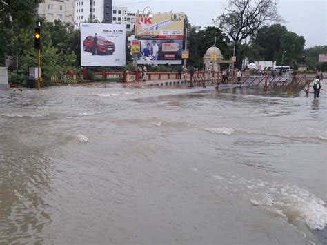 Gujarat Floods 4 Dead As Rains Wreak Havoc In Vadodara 5000