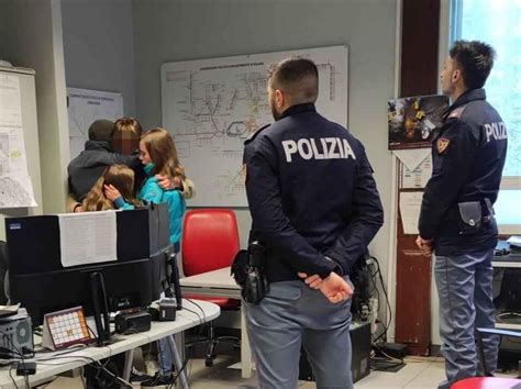 Fotogallery Ritrovato Edoardo Galli L Emozionante Abbraccio Con La