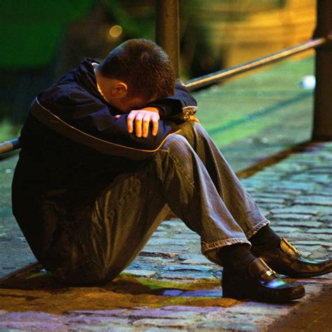 A 'Jennifer Aniston' Scam is Going Viral. Don't Fall For It - Men's Journal