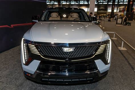 2025 Cadillac Escalade IQ Up Close More Lyriq XL Than Escalade EV