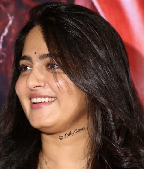 South Indian Girl Actress Anushka Shetty Oily Face Closeup Photos