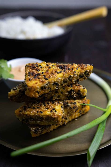 Tofu Ecken In Knuspriger Sesamkruste Mit Sriracha Majo Veganes Rezept