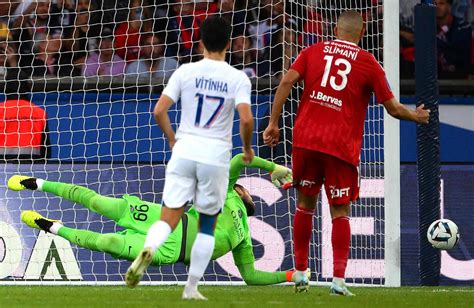 Gianluigi Donnarumma Se Lava La Cara Y Salva Al PSG Ante El Modesto