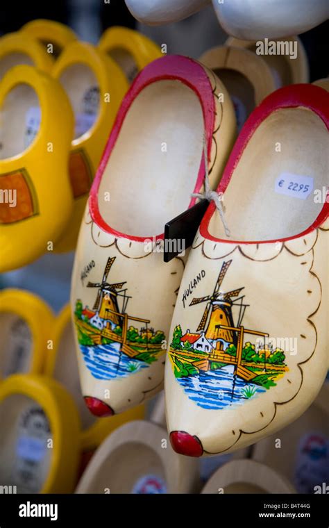 Klompen (traditional dutch wooden shoes), Niewmarkt Square market ...