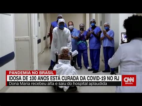 Idosa De Anos Se Cura De Covid E Emociona Enfermeiros No Rio De