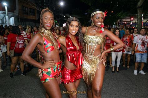 calçadas lotadas Salgueiro emociona primeiro ensaio de rua