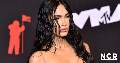 Naked Dress Megan Fox Arras Luciendo Una Transparencia En La Alfombra