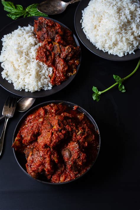 Nigerian Tomato Stew (Nigerian Red Stew) - Yummy Medley