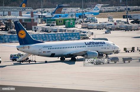 42 Lufthansa Boeing 737 300 Stock Photos High Res Pictures And Images