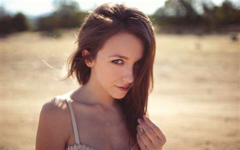 Women Brunette Looking At Viewer Closeup Wallpapers HD Desktop And Mobile Backgrounds