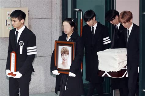 Somber Funeral Held For Shinees Jonghyun