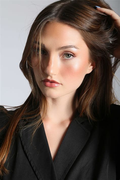 Holly Quill Profile Eclipse Model Management
