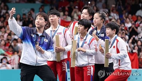 올림픽 남북 선수들 함께 사진 촬영 등 스포츠맨십 돋보인 장면들