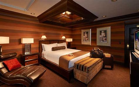 Golden Nugget Rooms & Suites | Photos & Info | Las Vegas Hotels