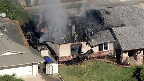 Pilot Dies When Plane Crashes Into Socal Home 2 In Home Escape