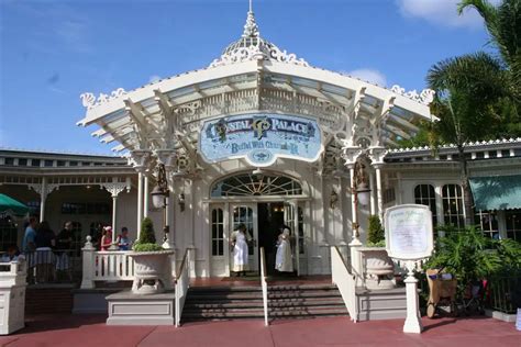 Disney's Crystal Palace-A Character Dining Experience Not to Miss ...