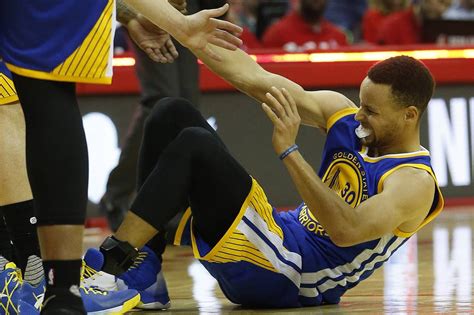 Stephen Curry Will Miss At Least Two Weeks With Knee Injury Wsj