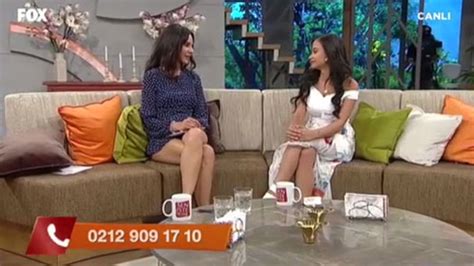 Hande Ataizi nin mini eteği canlı yayına damgasını vurdu Medyafaresi