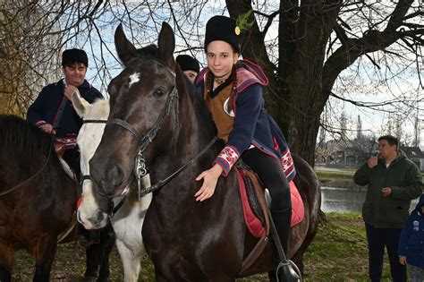 Tradicija Duga Preko Godina Pokladno Jahanje Kao Podsjetnik Na