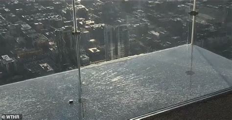 Chicago's Willis Tower Skydeck Glass Cracks Under Terrified Visitors' Feet