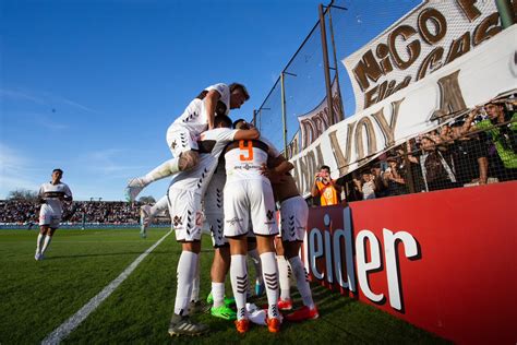 Platense volvió a la victoria con una goleada ante Racing en Vicente López