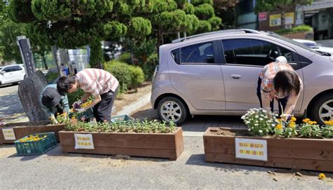 안산시 부곡동 여름꽃 심기로 쾌적한 환경 조성 인천일보