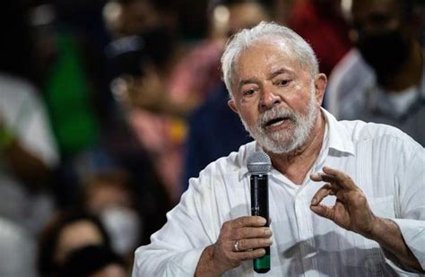 Lula pede a eleitores que cuidem para não serem vítimas de fake news