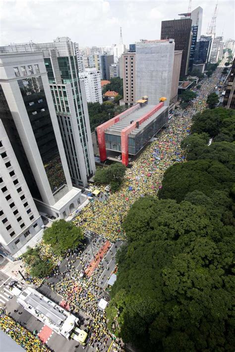 Apoiadores De Bolsonaro Lotam A Avenida Paulista Em São Paulo Em