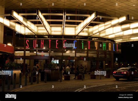 Suntec City Mall Singapore Hi Res Stock Photography And Images Alamy