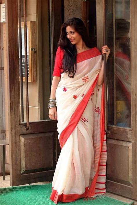 White And Red Saree Elegant Saree Saree Blouse Designs Beautiful Saree