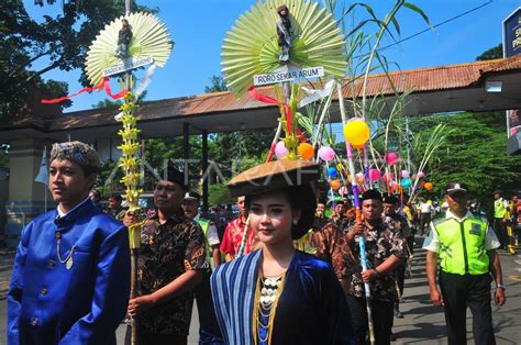 Tradisi Manten Tebu Di Kudus Antara Foto