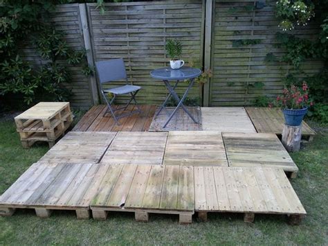 Den Boden Im Garten Mit Holzpaletten Bedecken Pallet Patio Decks