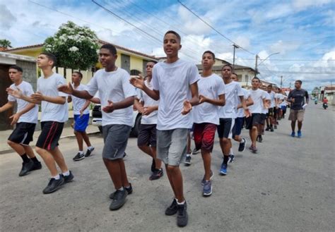 Estudantes da UEMC Gilberto Viana realizam Corridão pelas ruas de