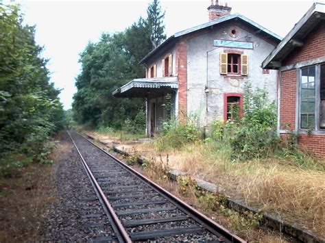 A Dracy Saint Loup Telle Une Gare Fantome Mon Petit Journal Spoorbaan