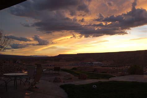 Salida y puesta de sol de Mesquite, Nevada, EE. UU.