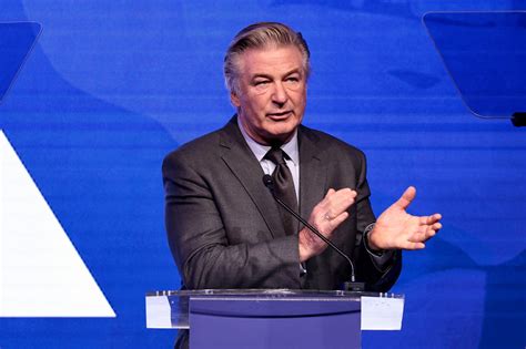 Nach tödlichen Schüssen am Filmset Jetzt verklagt Alec Baldwin