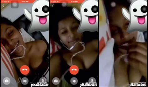 Sri Lankan Teen Girl Showing Boobs To Her Boy Friend Sri Lankan Sex