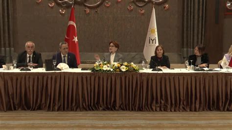 Akşener partisinin başkanlık divanı ve kurucular kurulu üyeleriyle