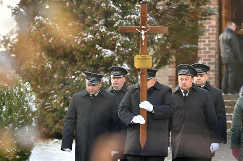 Tragedia W Przewodowie Rozpocz Si Pogrzeb Letniego Bogus Awa W